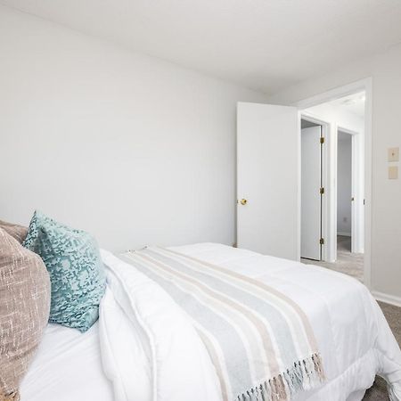 Beautiful 3 Bedroom Condo In Hartford! Luaran gambar